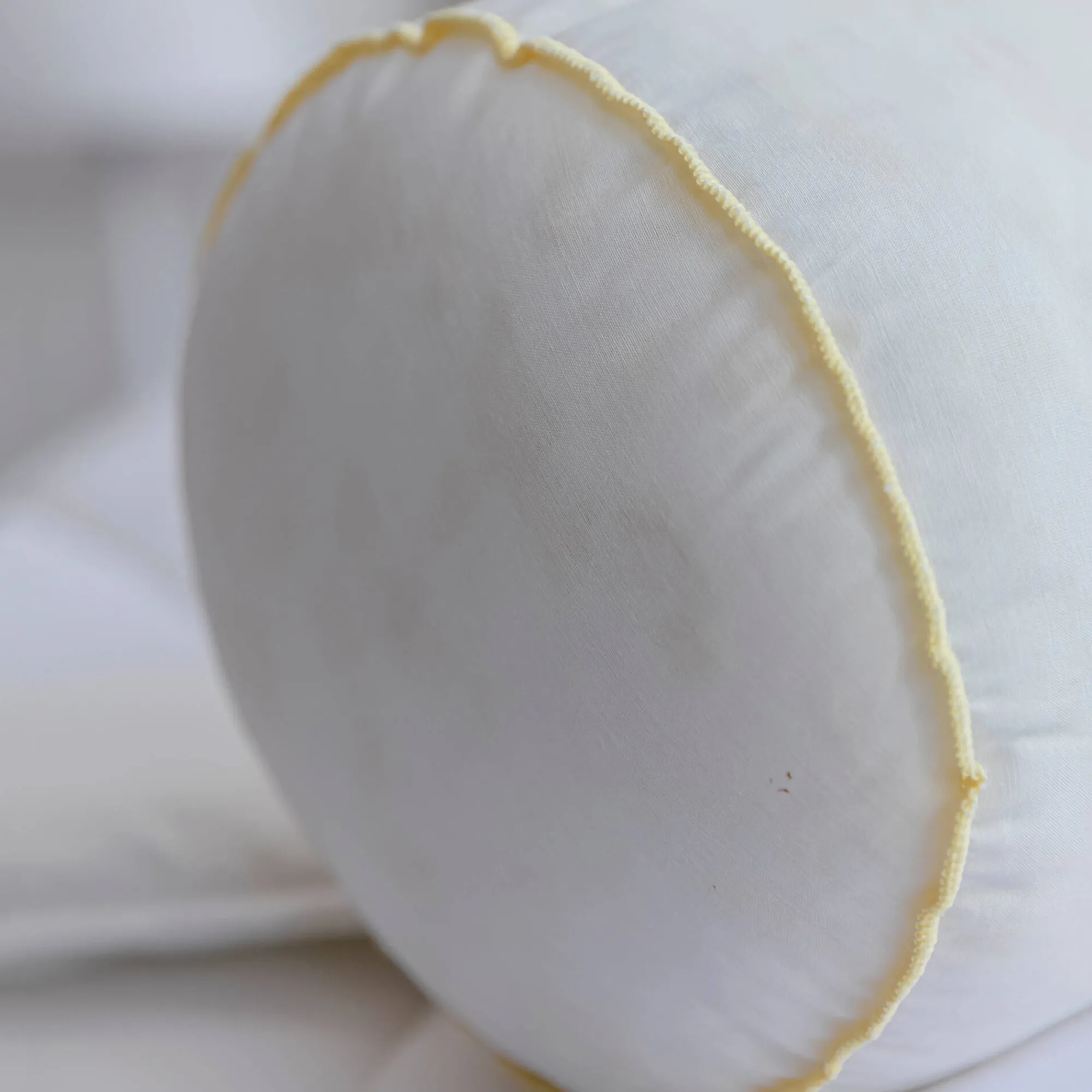 Peluwkussen<Blancheporte Milieuvriendelijk peluwkussen met natuurlijke antimicrobenbehandeling, medium wit