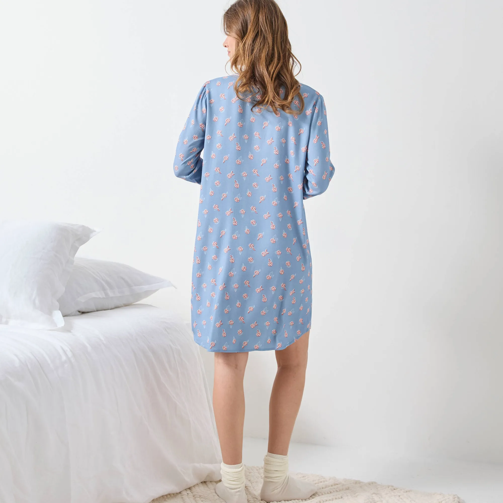 Nachthemd<Blancheporte Nachthemd in liketmodel met knopen vooraan en bloemenprint blauw / roze