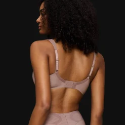 Beha<Triumph Omhullende beha "Illusion curves" - beugels rosébeige