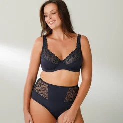 Beha<Confidence Lingerie Omhullende beha in geborduurde stretchtule en microvezel Batlow - met beugels marine