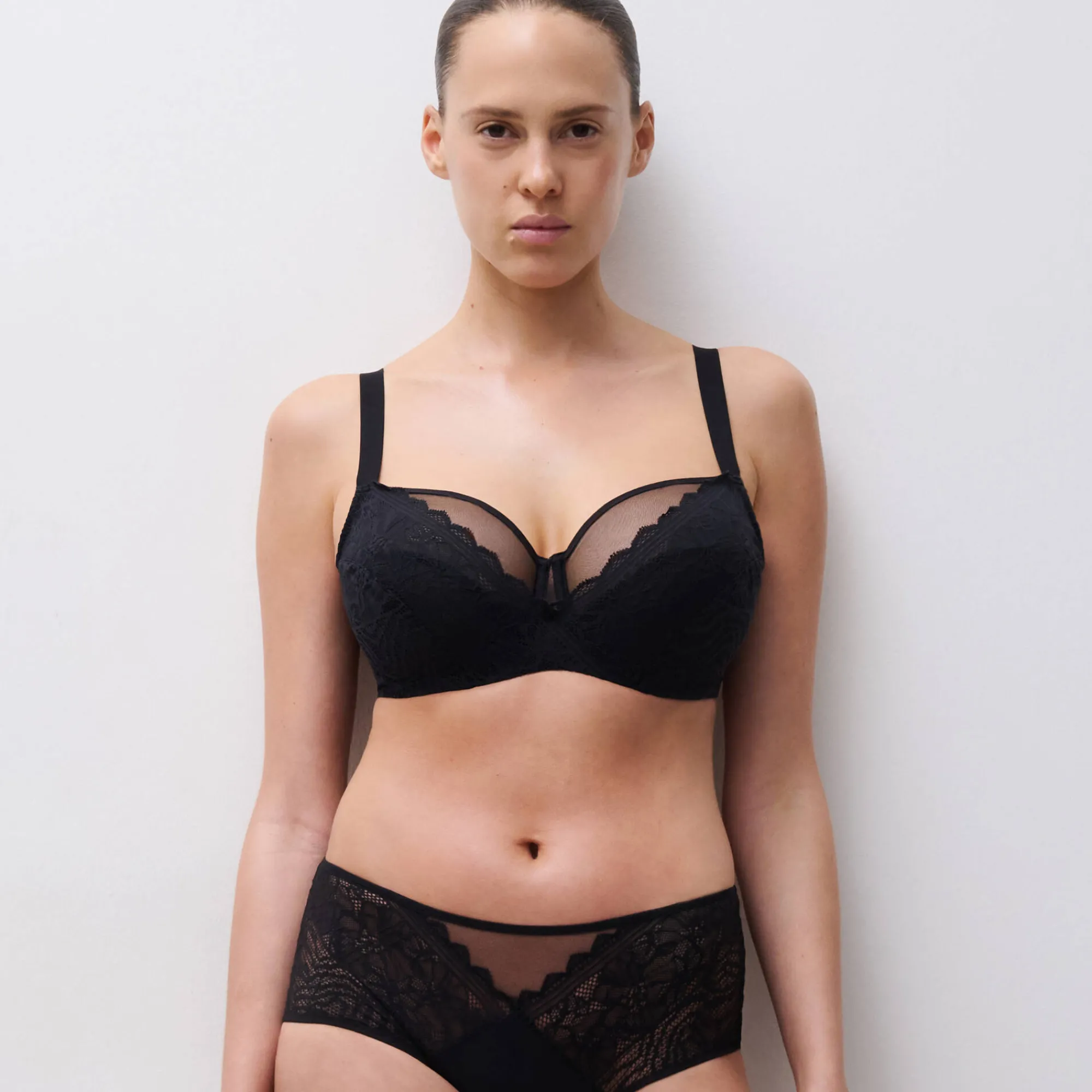 Beha<Chantelle Omhullende beha in kant Floral touch - met beugels zwart