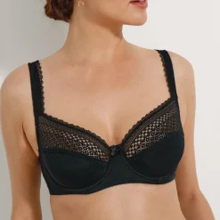 Feestelijke Lingerie|Beha<Confidence Lingerie Omhullende beha in kant Kalapana, met flexibele beugels zwart