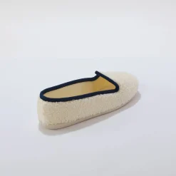 Sloffen|Sloffen<Blancheporte Pantoffels in sherpa-lusjesstof ecru / blauw