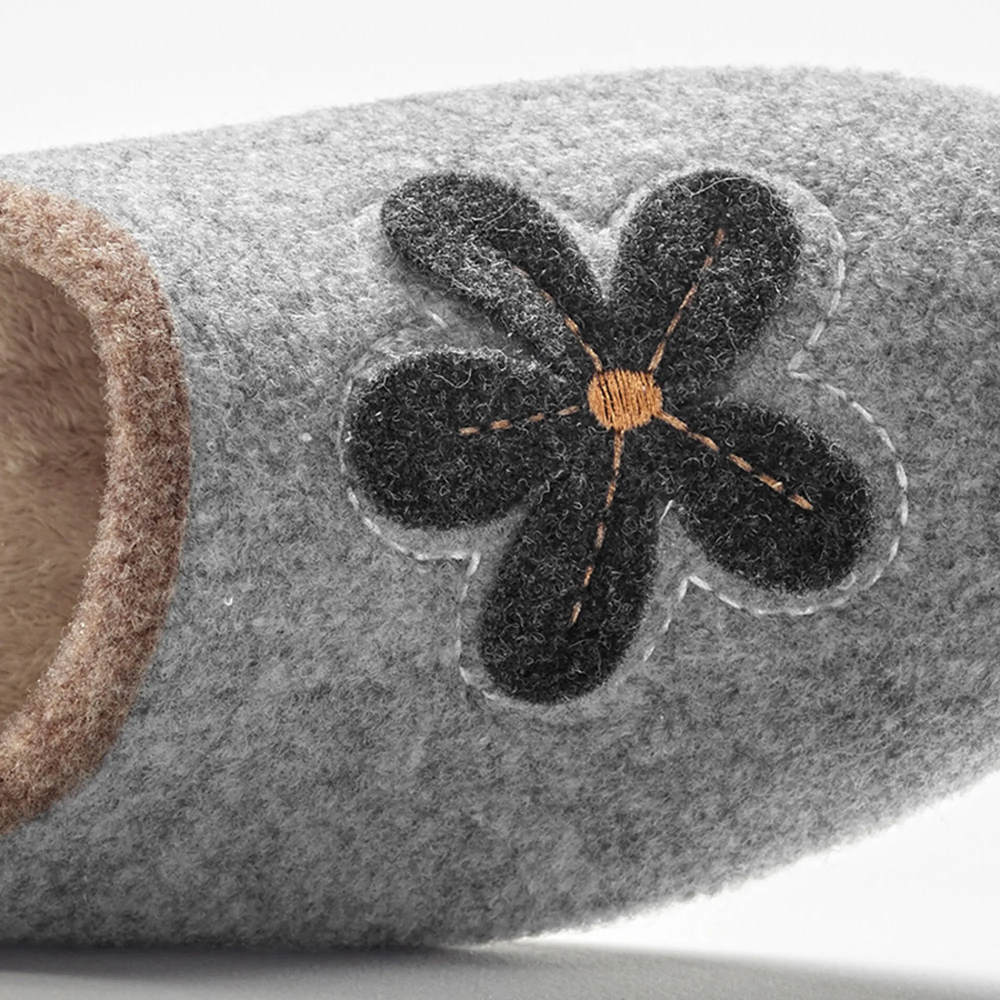 Sloffen|Sloffen<Blancheporte Pantoffels met opgelegde bloem - comfortabele breedte chiné grijs