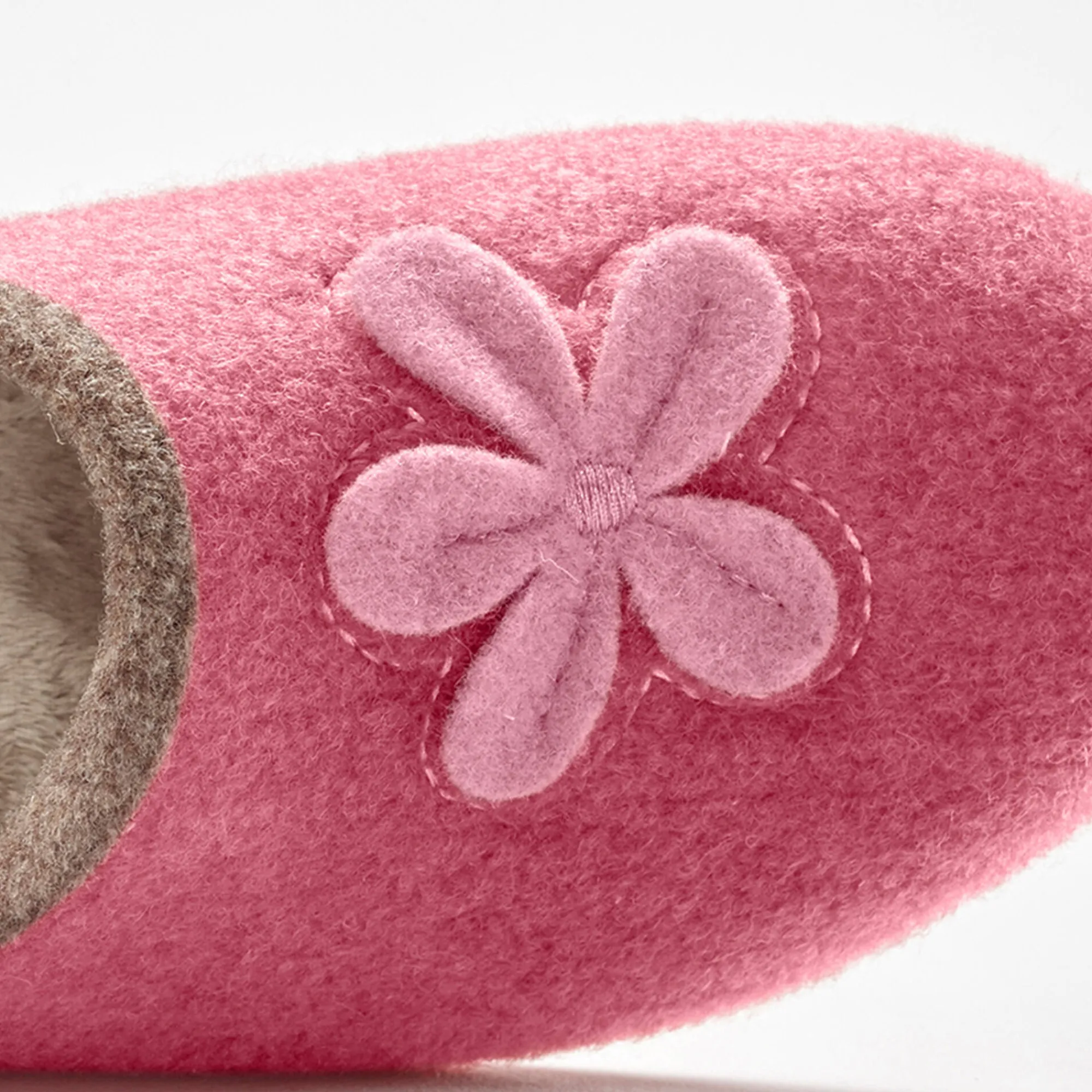 Sloffen|Sloffen<Blancheporte Pantoffels met opgelegde bloem - comfortabele breedte framboos