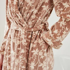 Peignoir En Kamerjas<Blancheporte Peignoir in velours met bloemenprint taupe