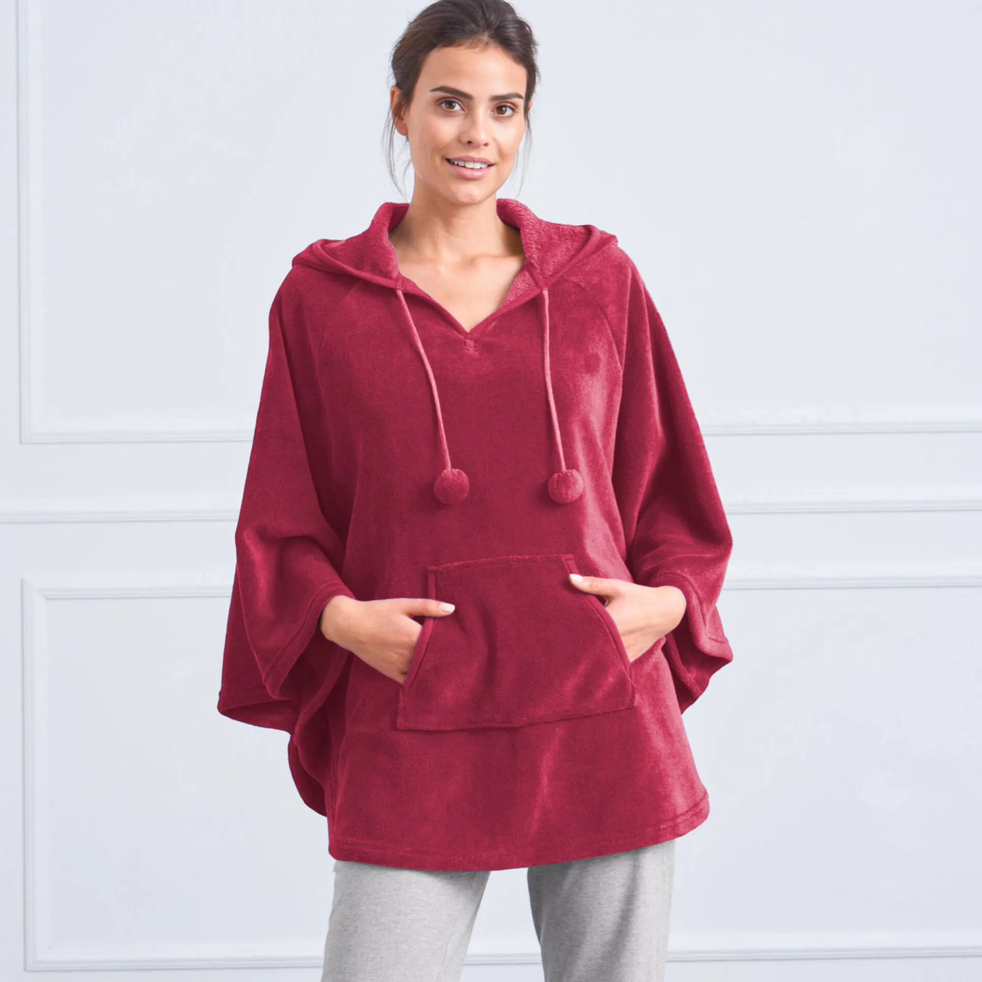 Peignoir En Kamerjas<Blancheporte Poncho in fleece met pluchetouch en kap kersenrood