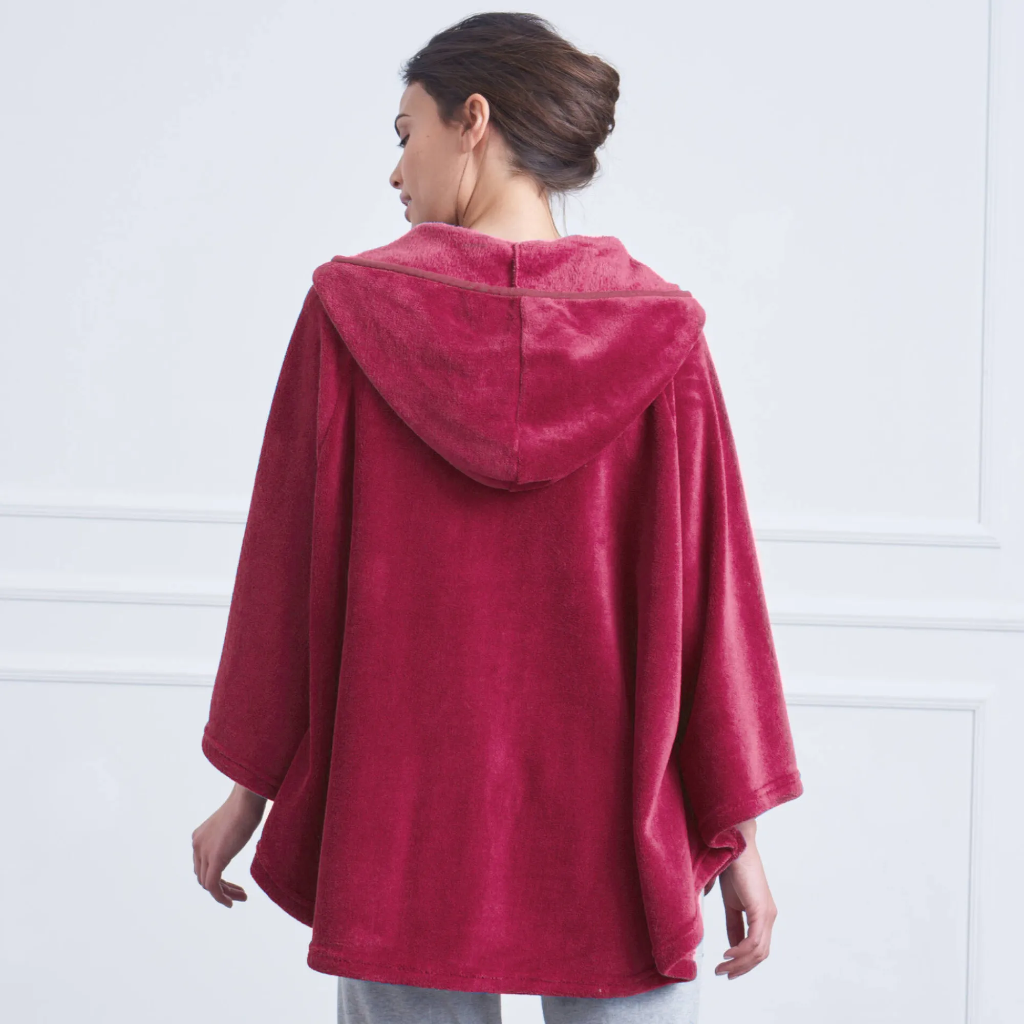 Peignoir En Kamerjas<Blancheporte Poncho in fleece met pluchetouch en kap kersenrood