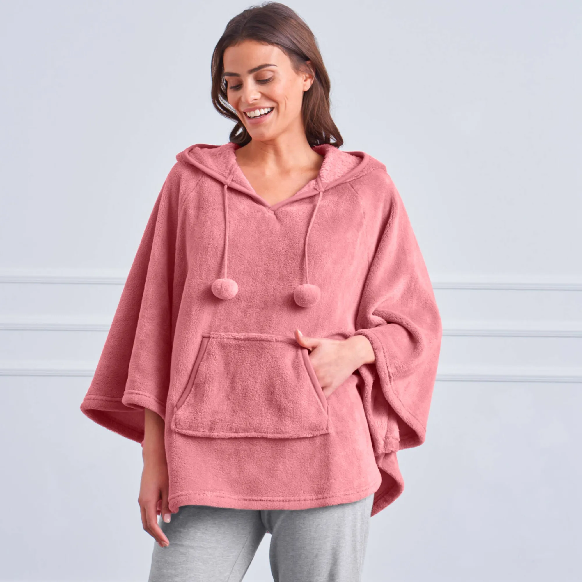 Peignoir En Kamerjas<Blancheporte Poncho in fleece met pluchetouch en kap poederroze