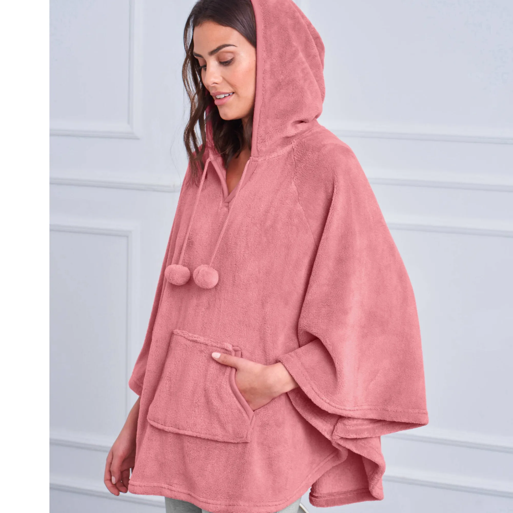 Peignoir En Kamerjas<Blancheporte Poncho in fleece met pluchetouch en kap poederroze
