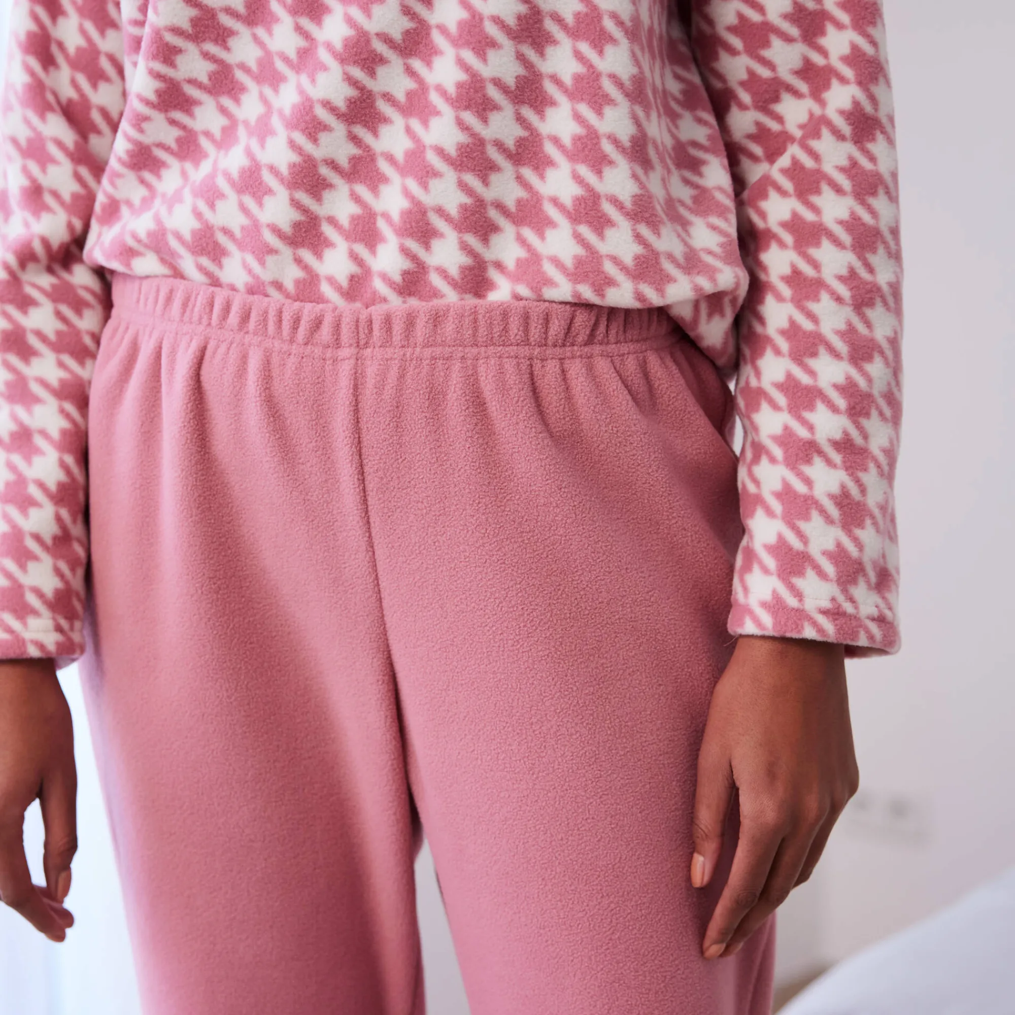 Pyjama<Blancheporte Pyjama in fleece met pied-de-coq print roze