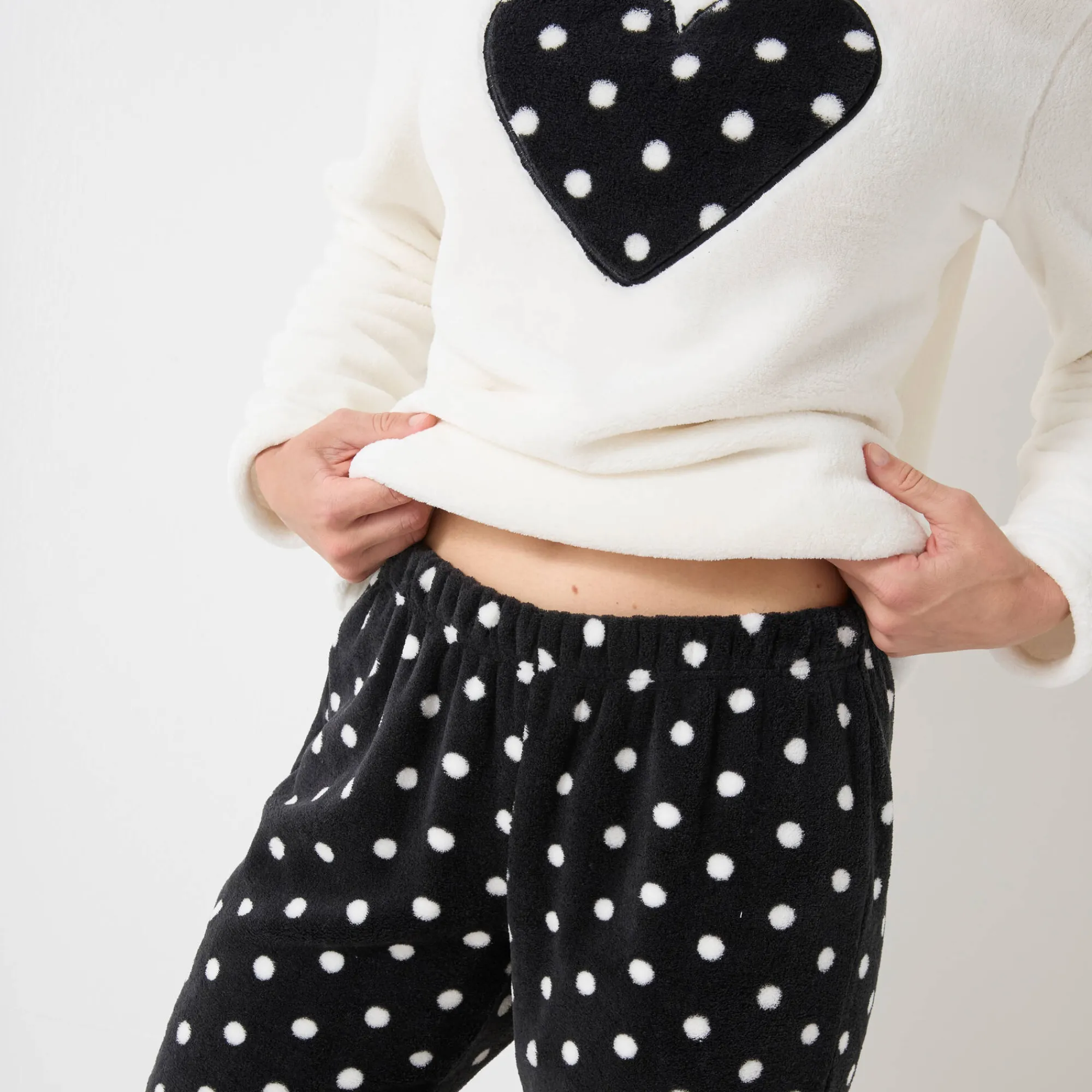 Pyjama<Blancheporte Pyjama in fleece met pluchetouch, hartjes- en stippenmotief ecru / zwart