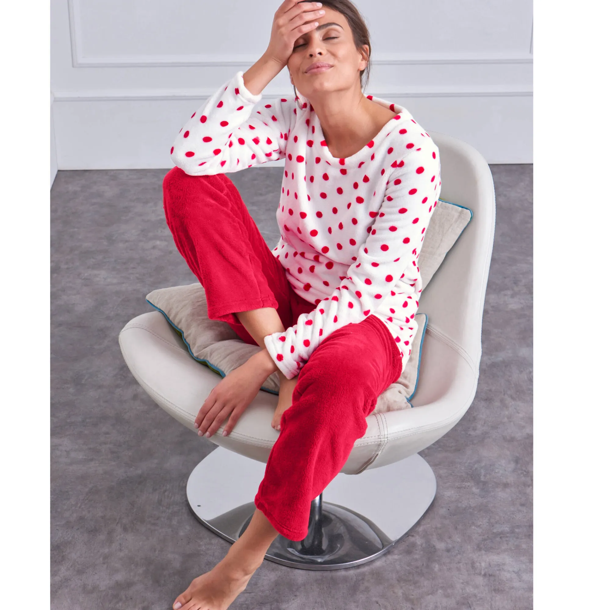 Pyjama<Blancheporte Pyjama in fleece met stippenprint, pluchetouch en lange mouwen kers bolletjes