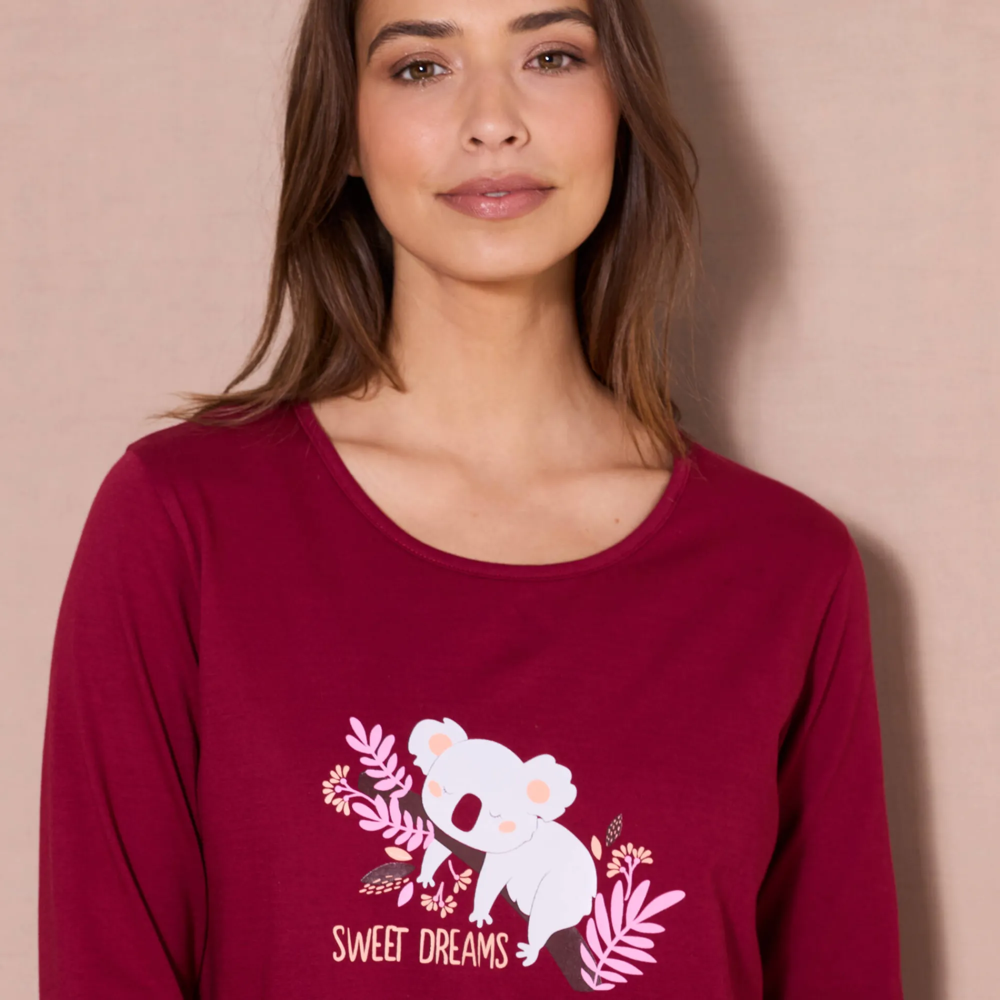 Pyjama<Blancheporte Pyjama met lange mouwen en "koala" motief kersenrood