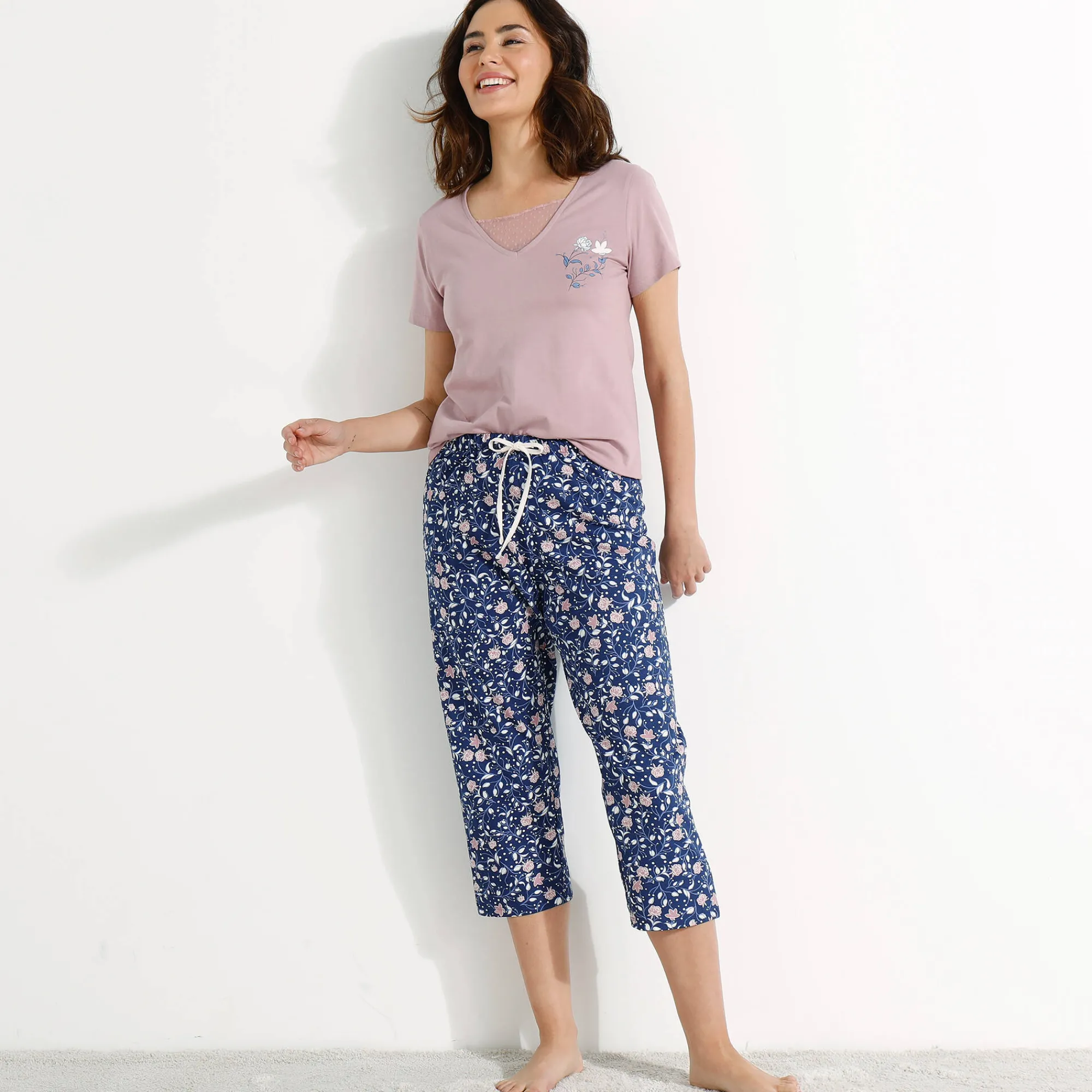 Pyjama<Blancheporte 3/4-pyjamabroek in katoen met bloemenprint marine / mauve