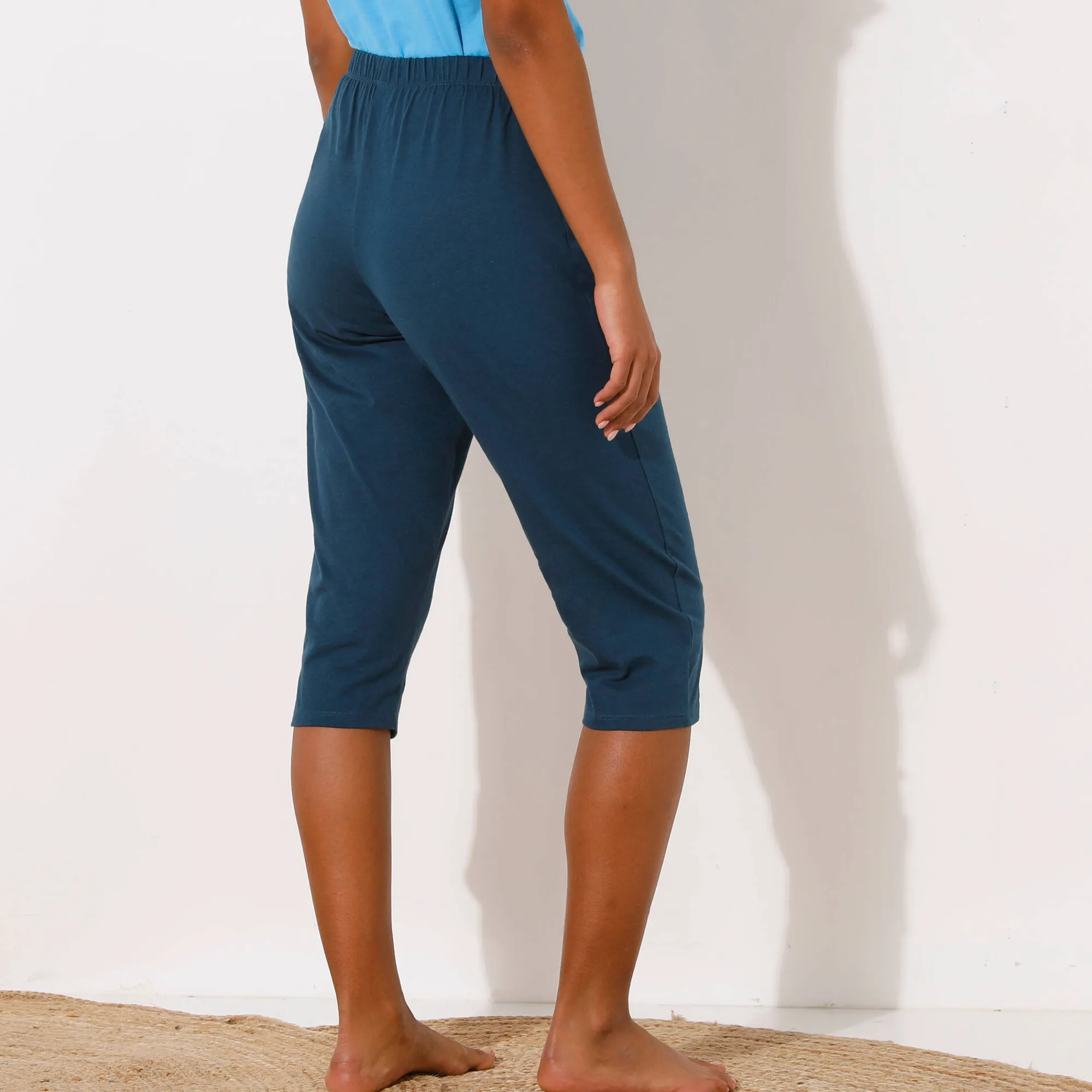Pyjama<Blancheporte 3/4-pyjamabroek met geplaatste bloemblaadjesprint donkerblauw
