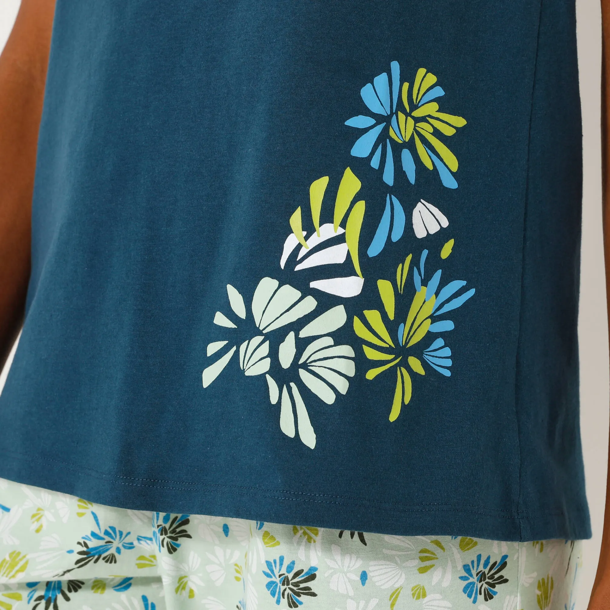 Pyjama<Blancheporte Pyjamashirt met korte mouwen en geplaatste bloemblaadjesprint donkerblauw