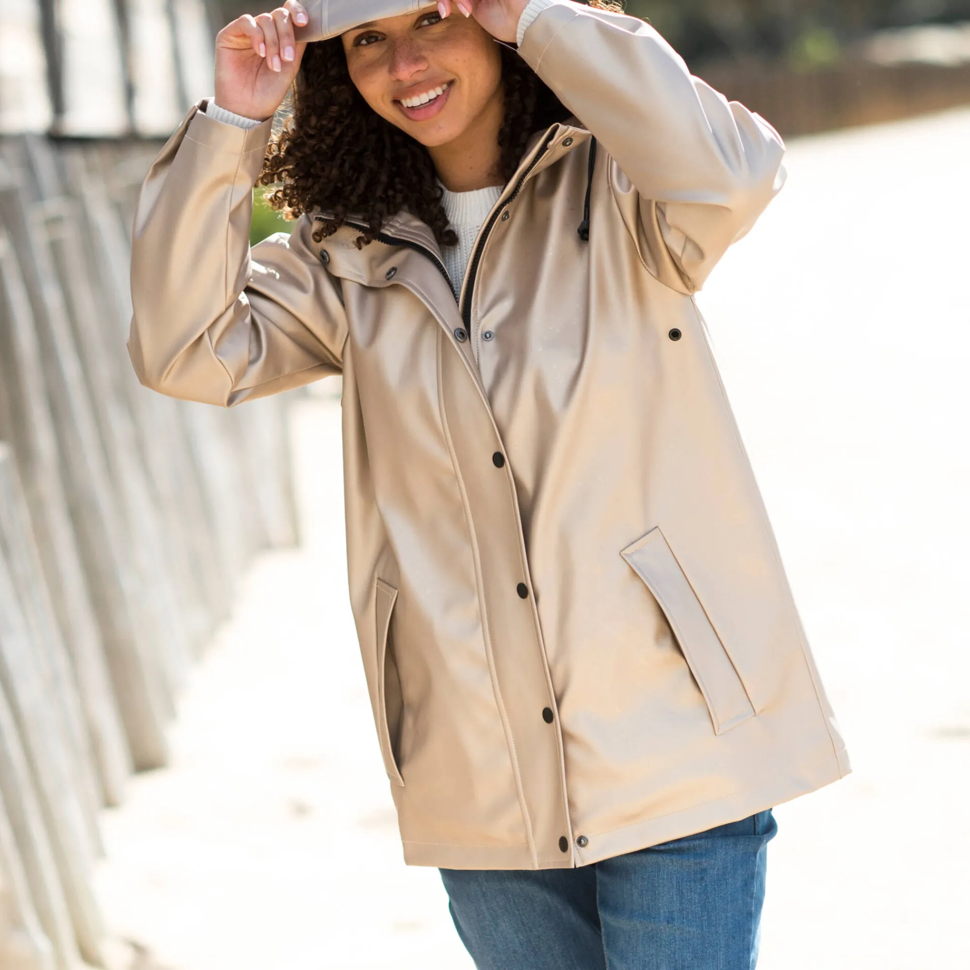 Parka En Donsjas<Blancheporte Regenjas in toile cirée van gerecycleerd polyester(**) GLANZEND BEIGE