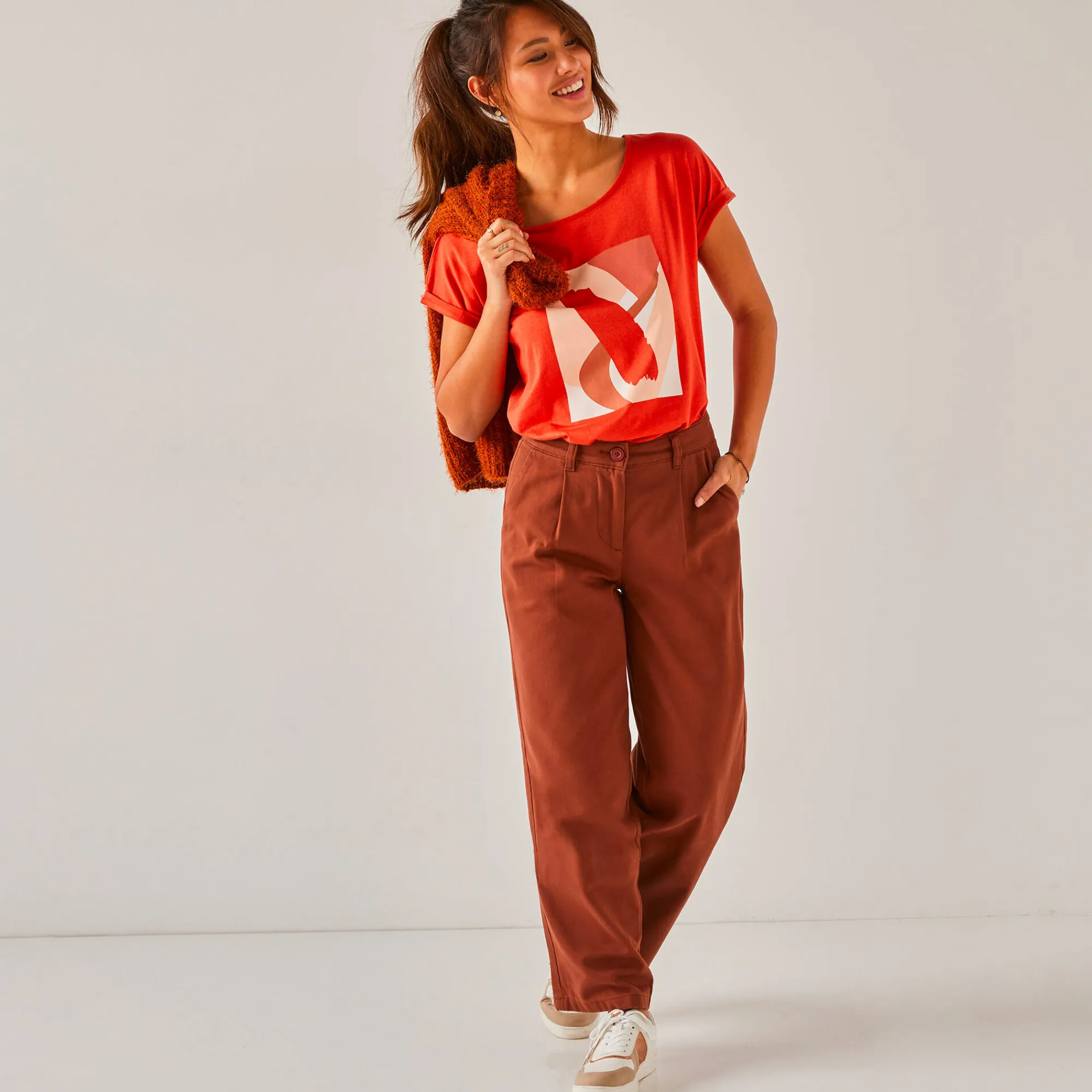 Broek<Blancheporte Ruime, rechte broek, speciaal voor kleine lengtes karamel