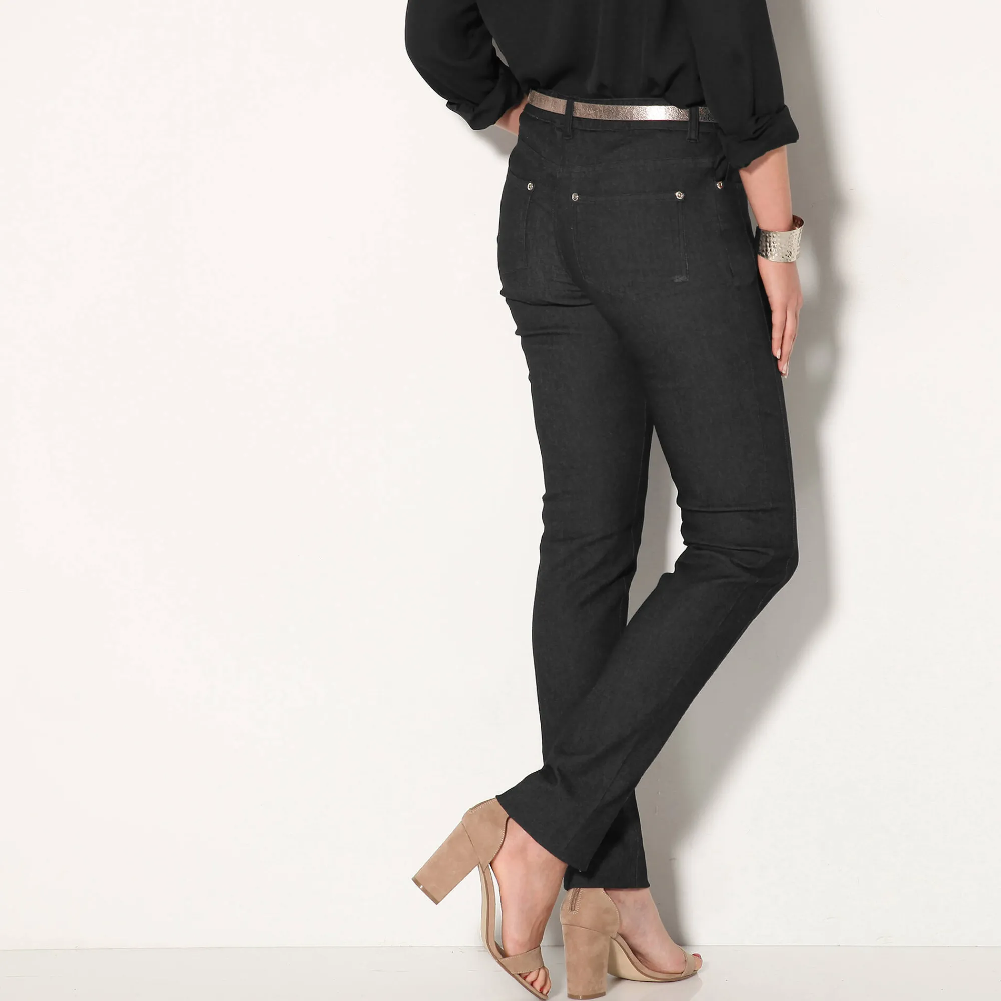 Broek<Blancheporte Stretchbroek met afslankende naden zwart