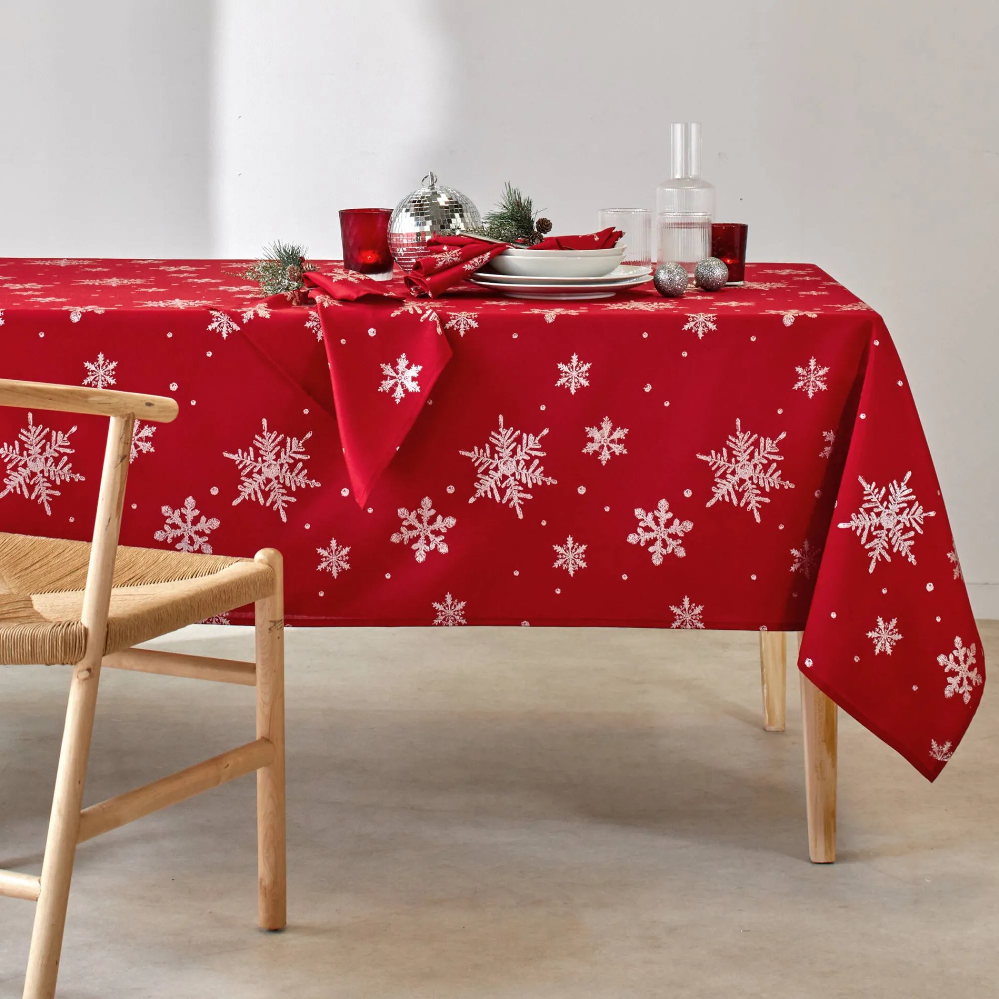 Feesttafel|Tafellaken En Tafelloper<Blancheporte Tafellaken bedrukt met zilverkleurige sneeuwvlokken rood / zilverkleurig