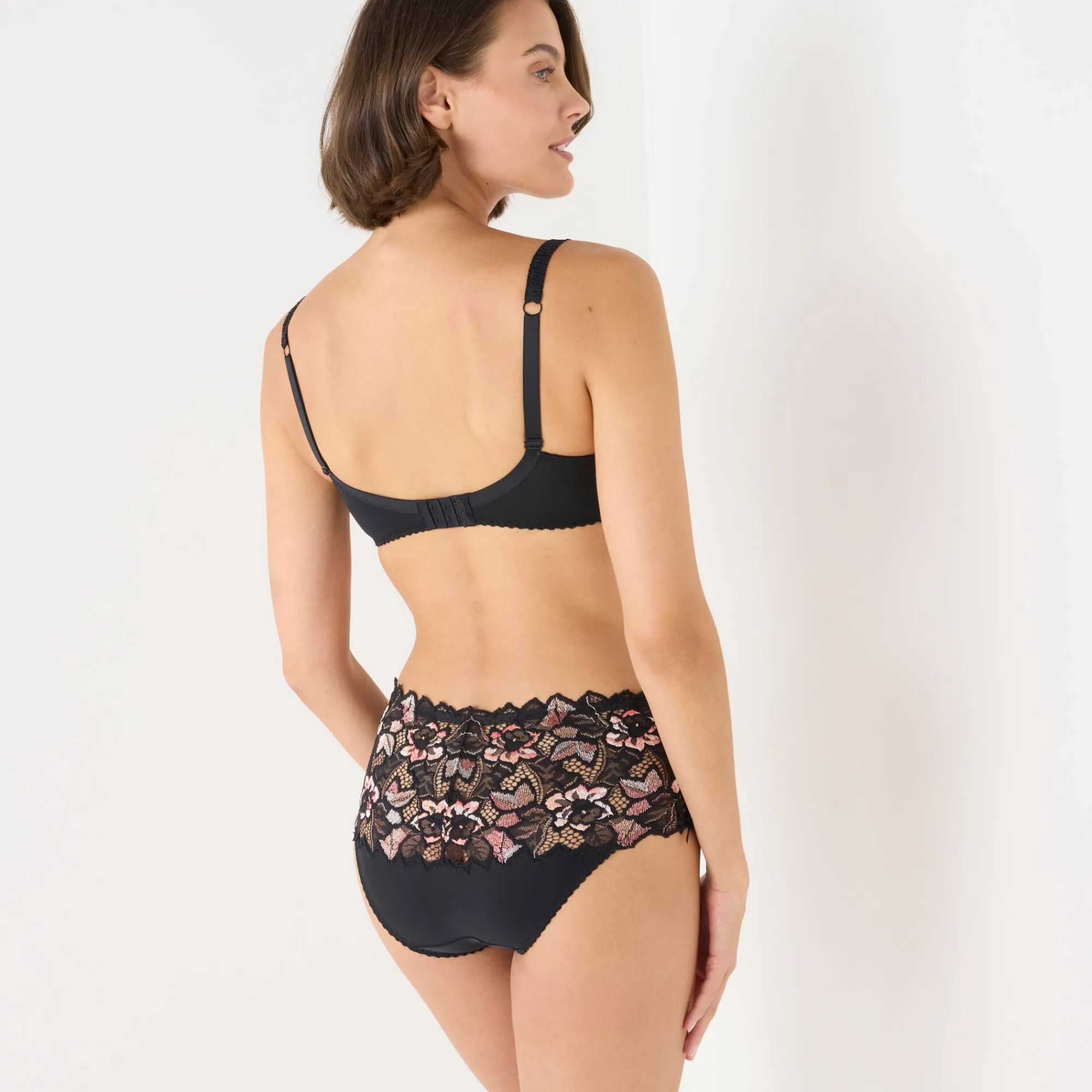 Feestelijke Lingerie|Slip En Shorty<Sans Complexe Tailleslip in tweekleurige kant Arum Cabaret zwart