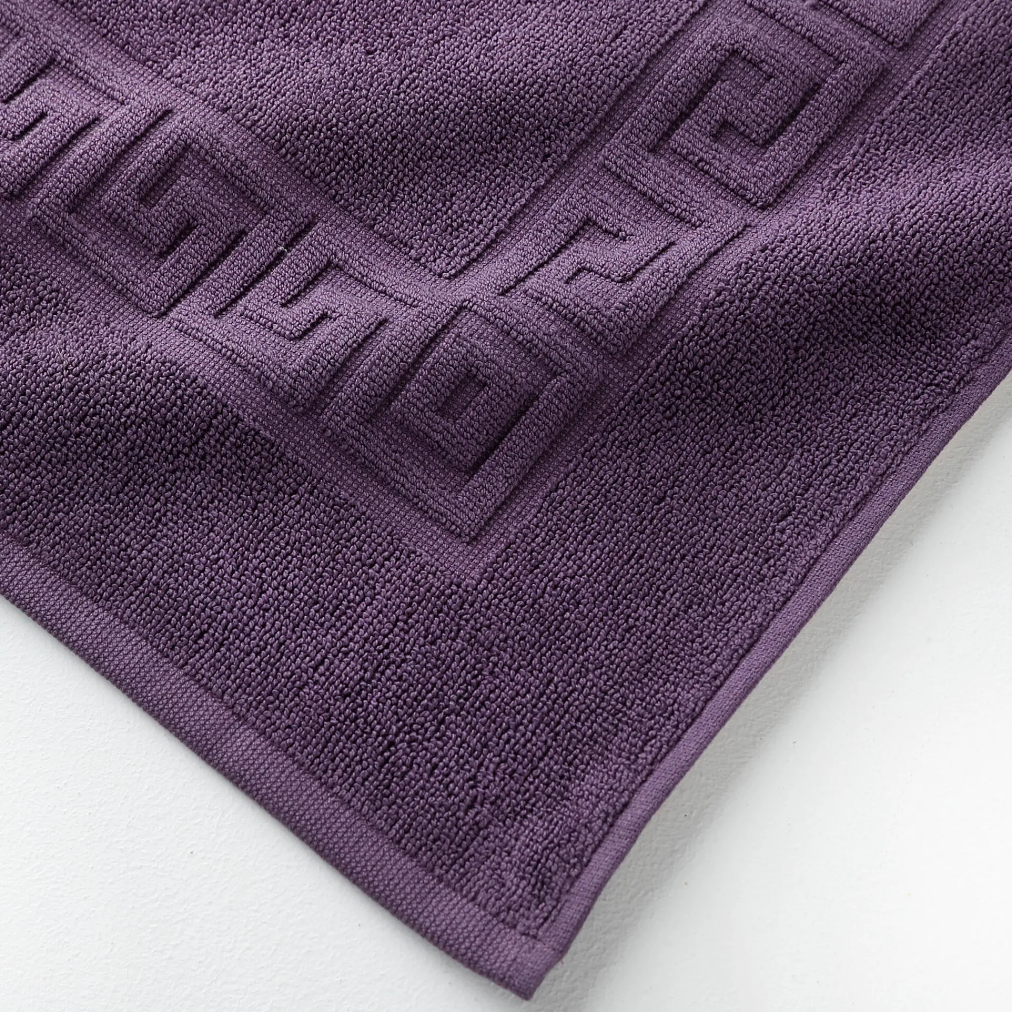 Badmatje<Blancheporte Tapijt met Griekse sierrand, standaard kwaliteit aubergine