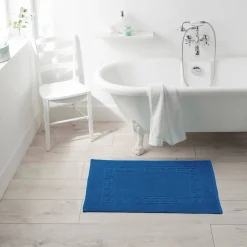 Badmatje<Blancheporte Tapijt met Griekse sierrand, standaard kwaliteit felblauw