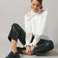 Feestoutfits Dames|Trui En Vest<Lora Zellini Trui met opstaande ruchekraag, harig tricot en geborduurde tule ecru