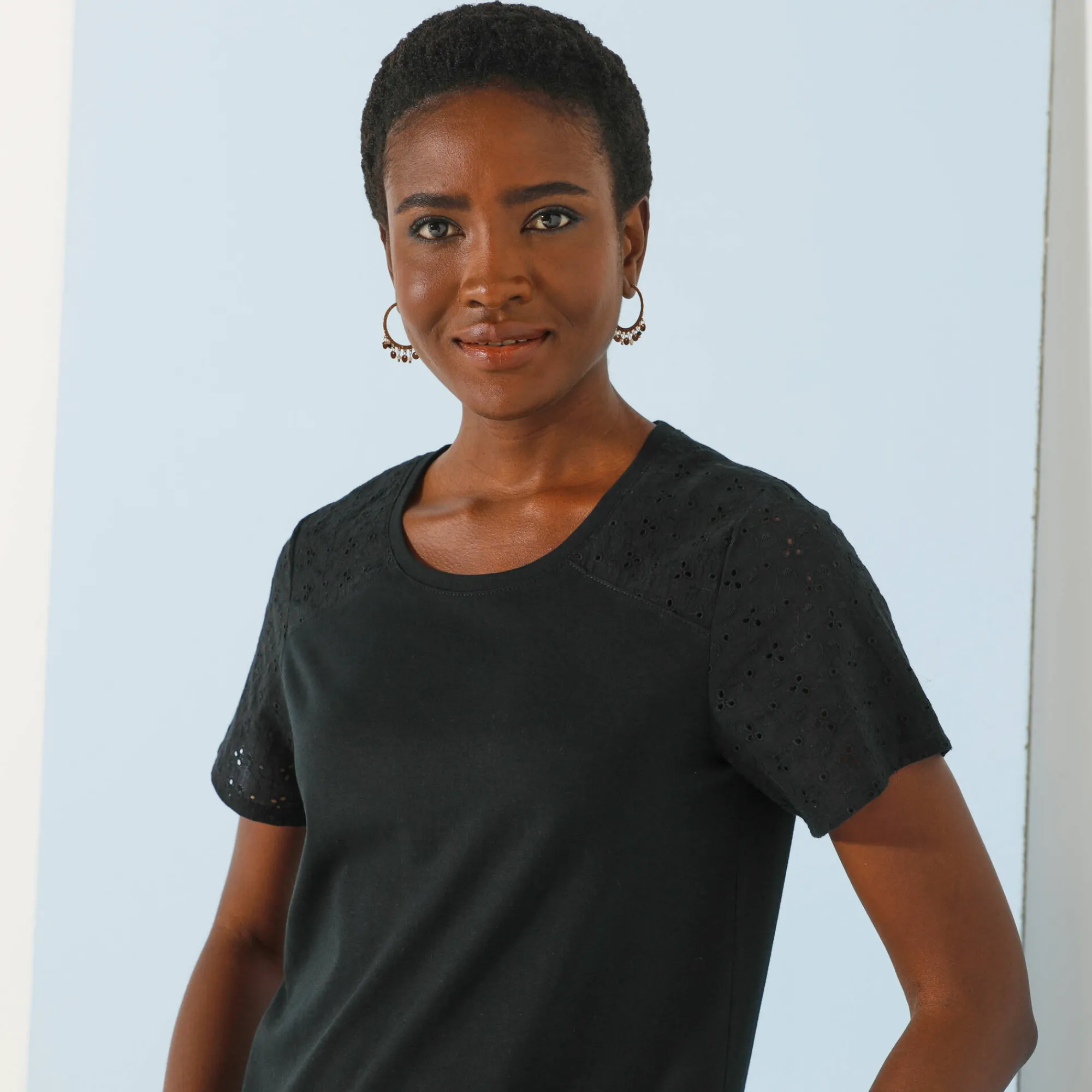 T-Shirt En Topje<Blancheporte T-shirt met ronde hals en korte mouwen, detail in broderie anglaise zwart