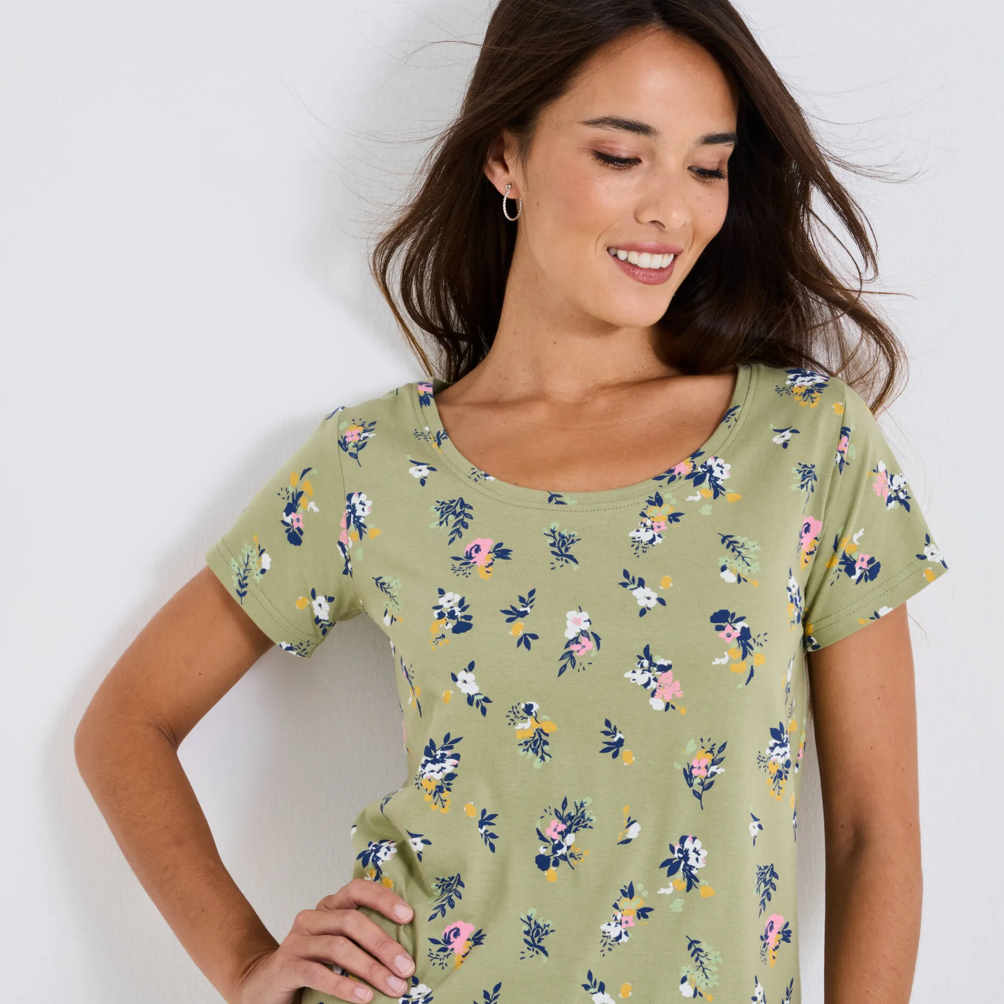 T-Shirt En Topje<Blancheporte T-shirt met ronde hals en bloemenprint, katoen lichtkaki