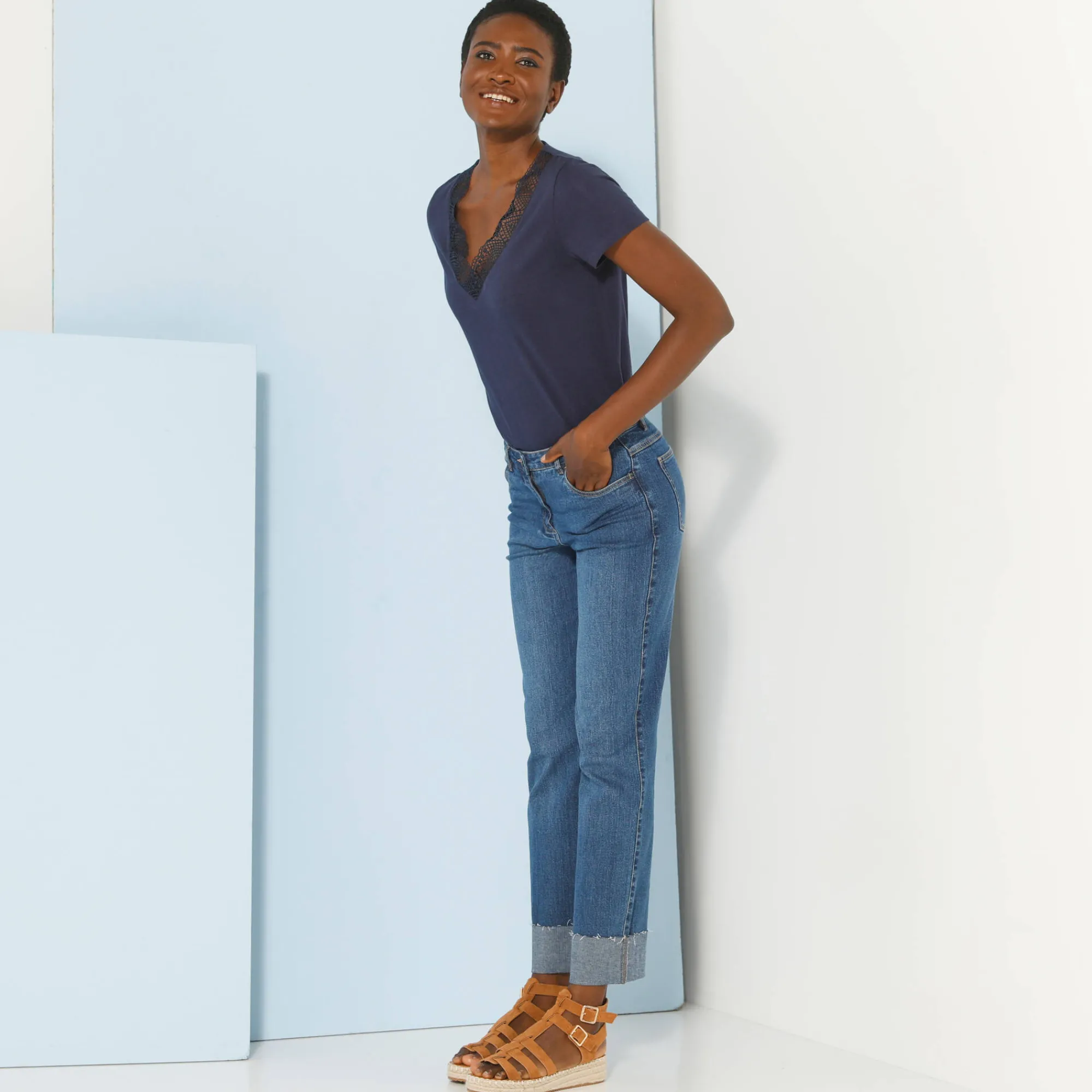T-Shirt En Topje<Blancheporte T-shirt met V-hals in kant marine