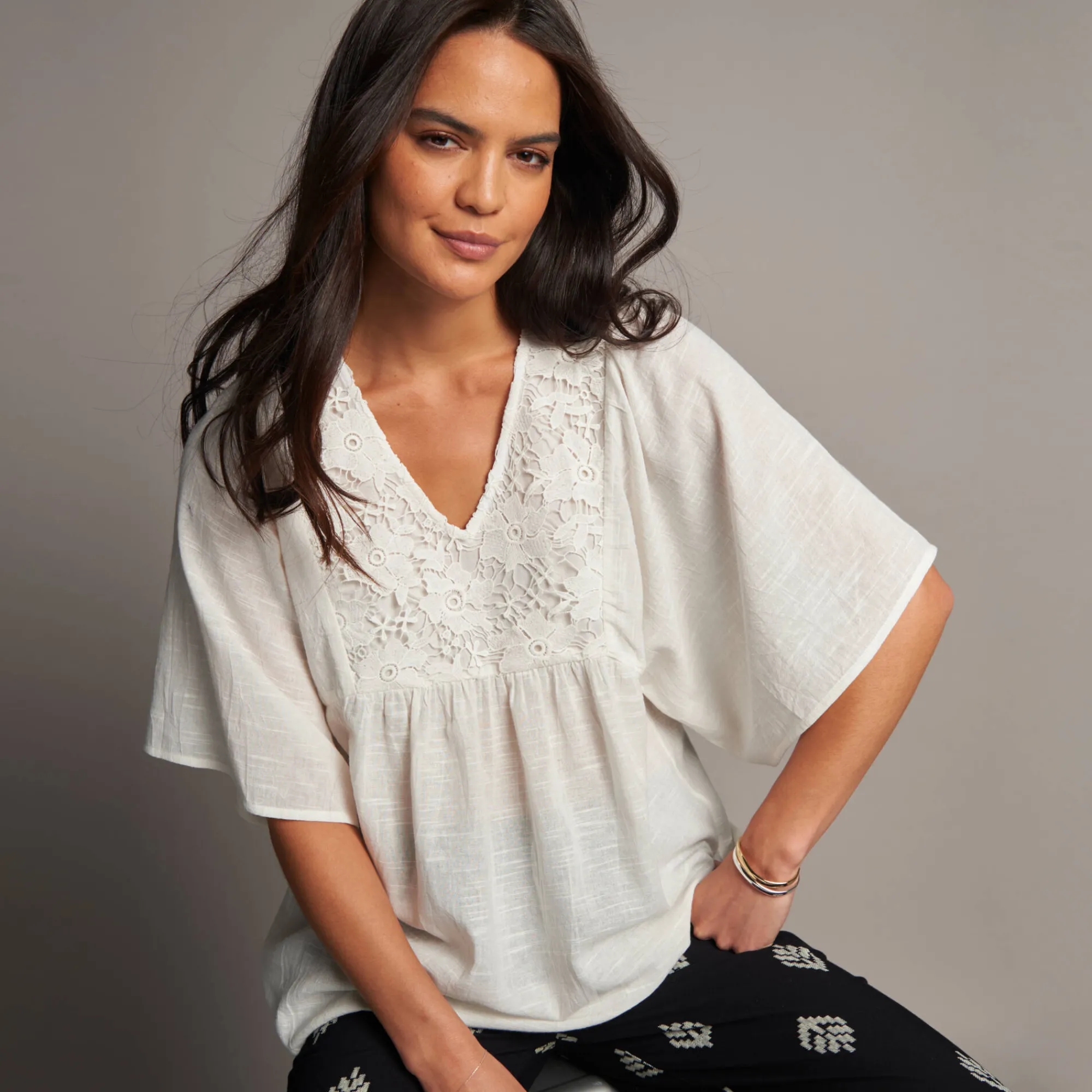 Bloes En Tuniek<Blancheporte Tuniek met gevoerd fantasiefrontje, kimonomouwen ecru