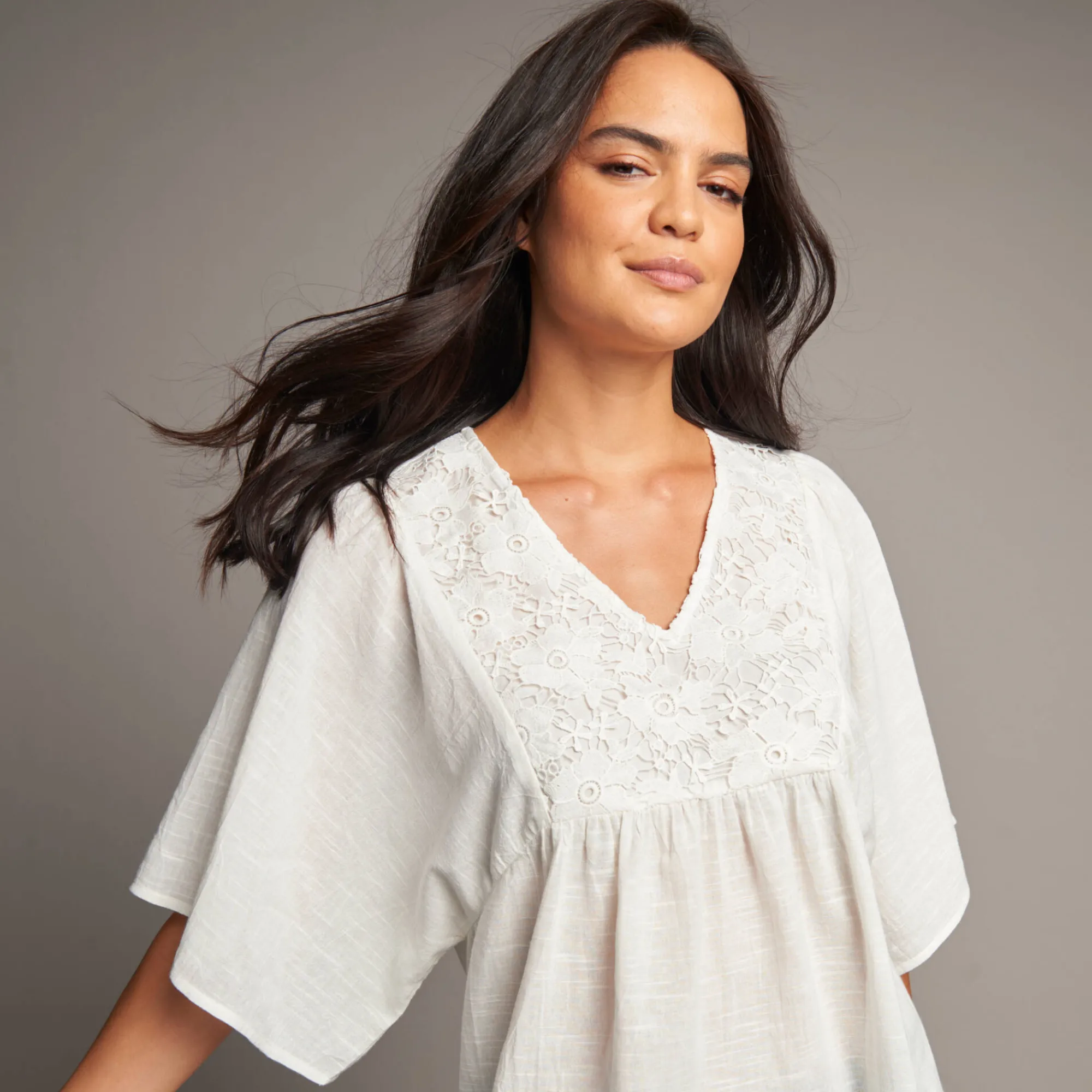 Bloes En Tuniek<Blancheporte Tuniek met gevoerd fantasiefrontje, kimonomouwen ecru