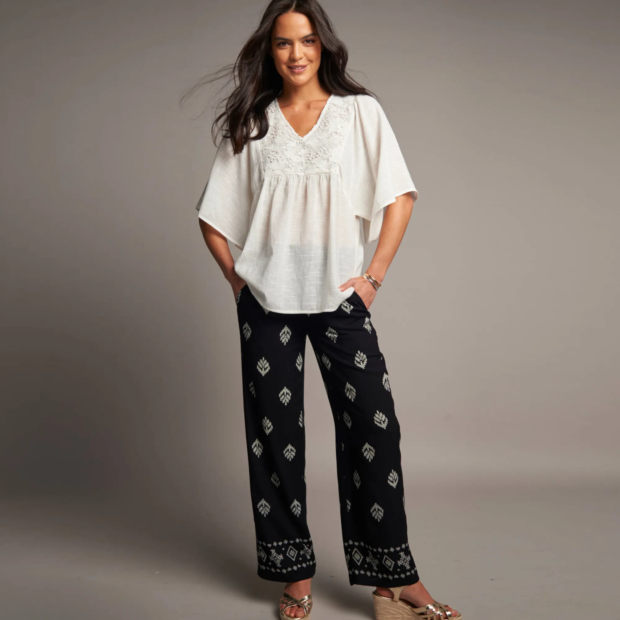 Bloes En Tuniek<Blancheporte Tuniek met gevoerd fantasiefrontje, kimonomouwen ecru