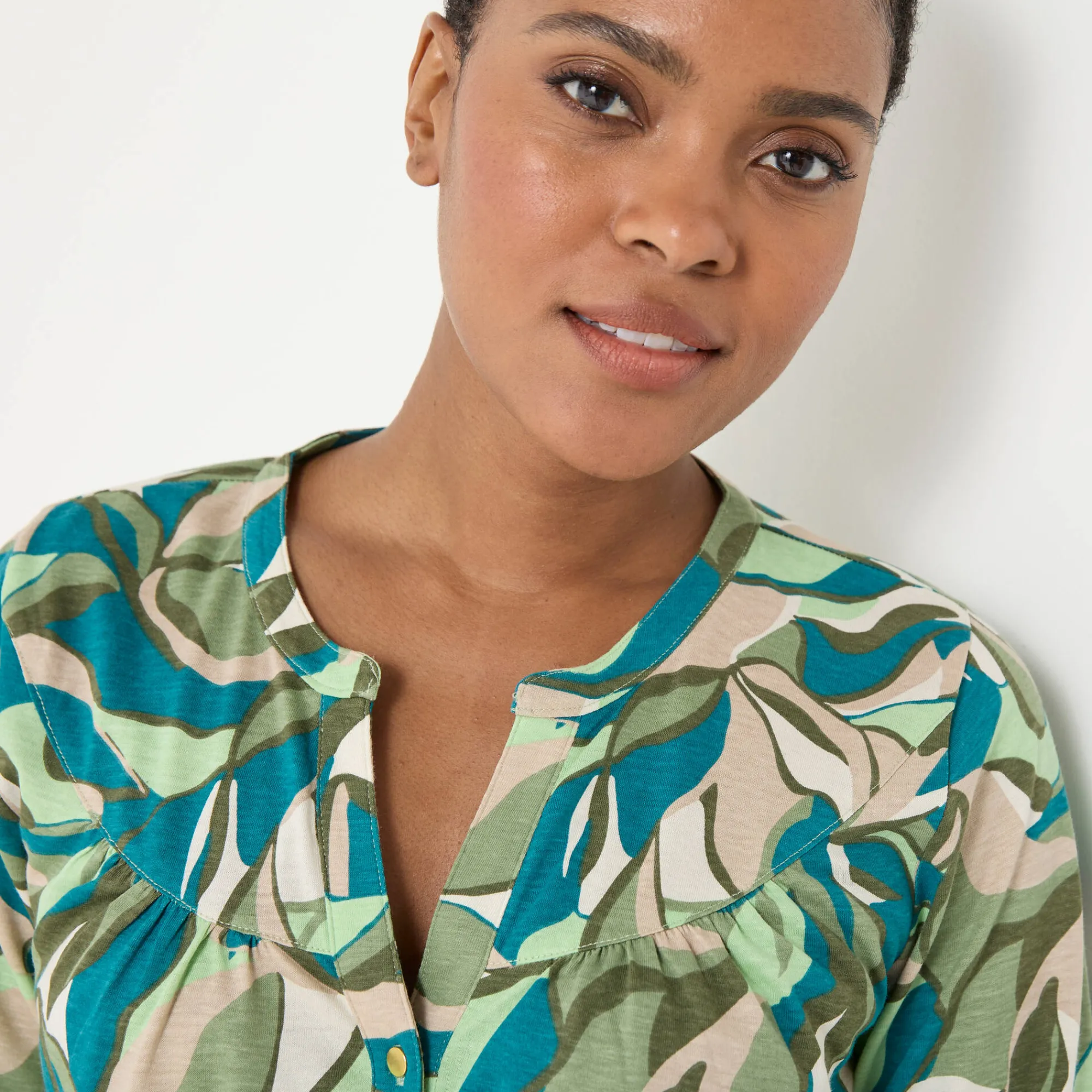 T-Shirt En Topje|Bloes En Tuniek<Blancheporte Tuniek met knoopkraag en bloemenprint kaki / beige