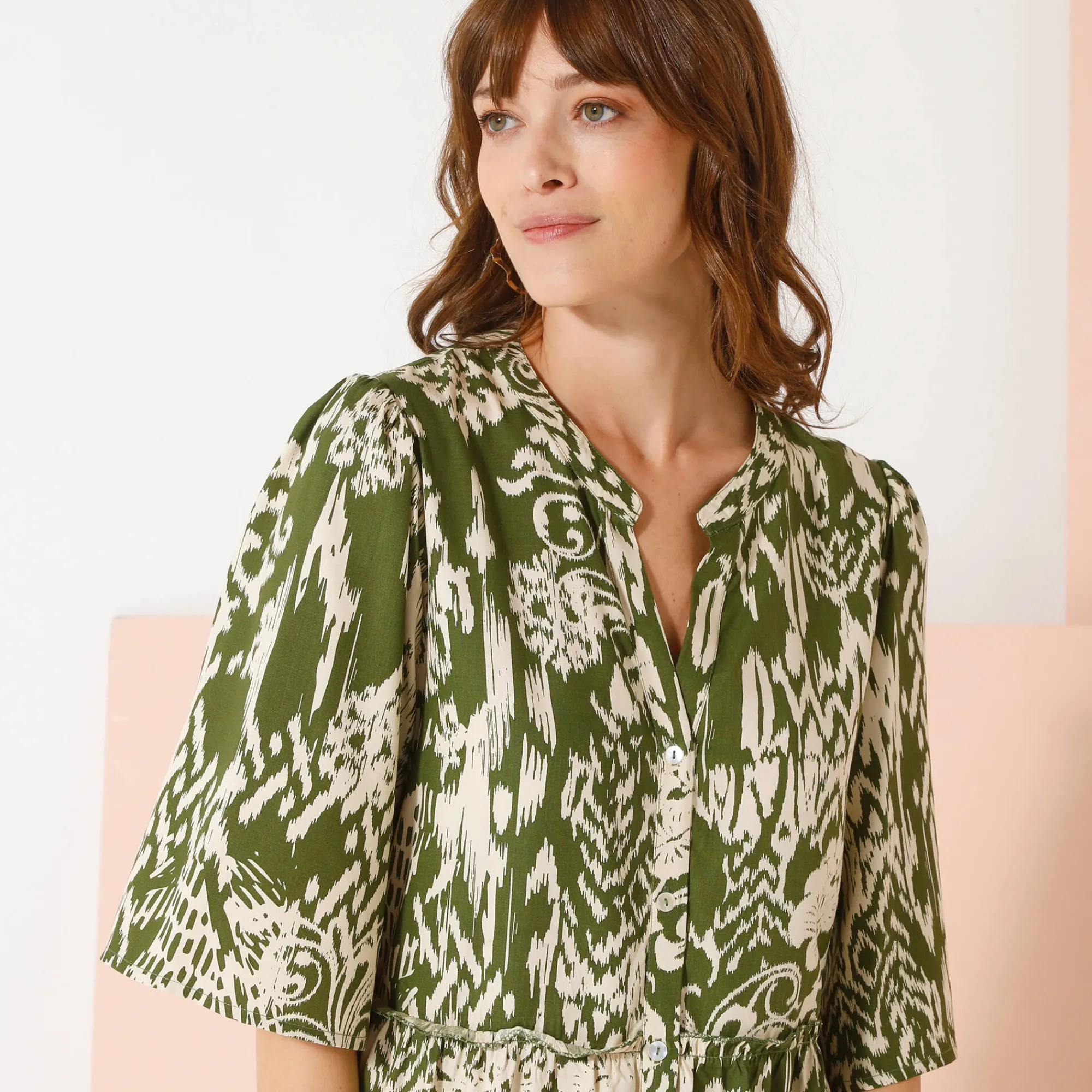 Jurk<Blancheporte Uitlopende jurk met stroken, tweekleurige etnische print groen / ecru