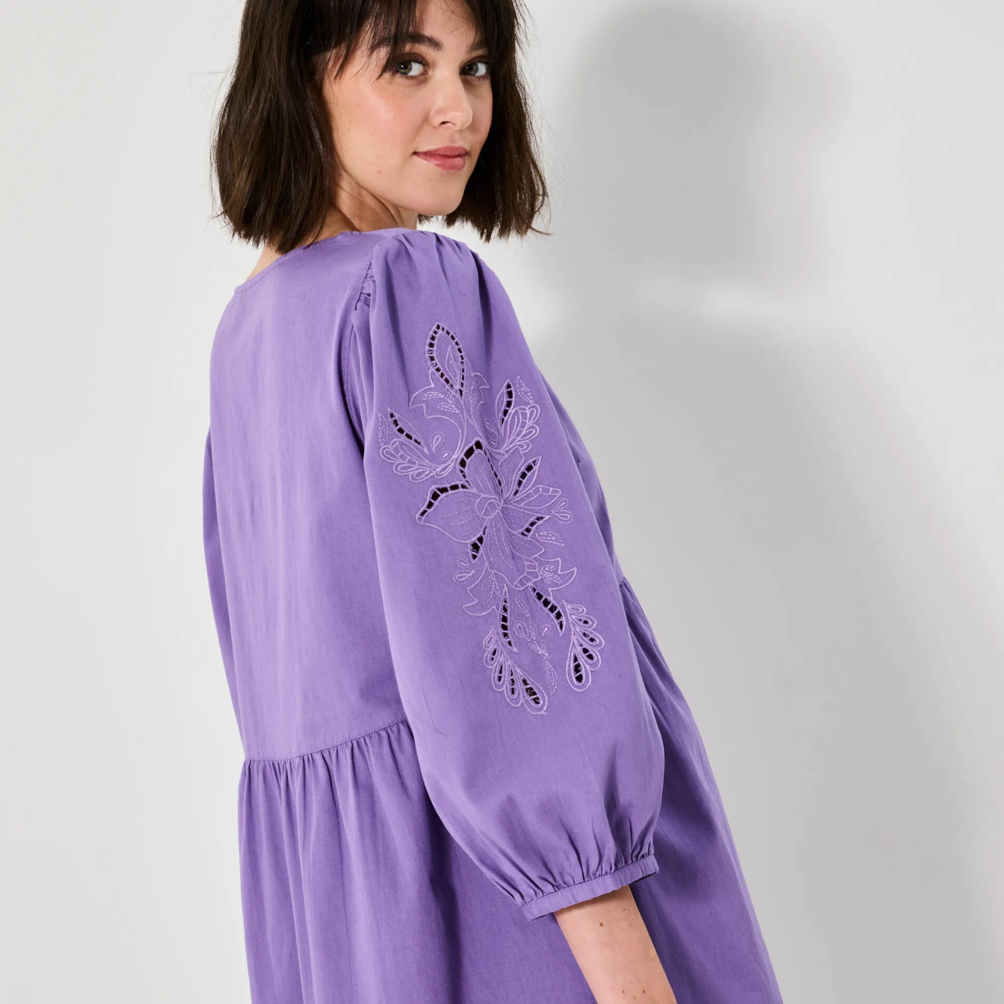 Jurk<Blancheporte Uitlopende korte jurk, details in broderie anglaise paars
