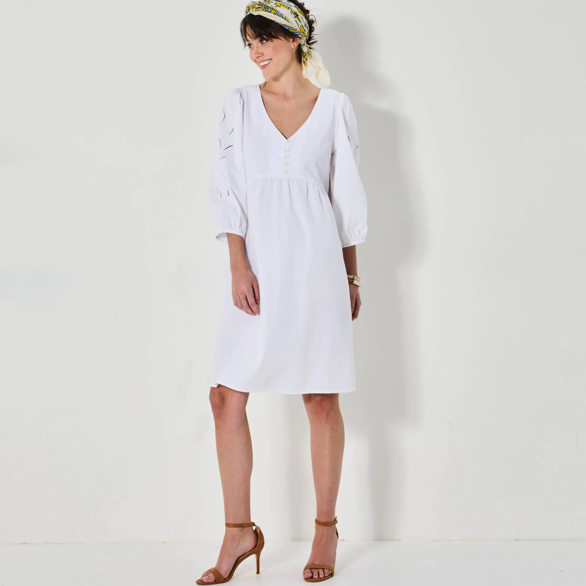 Jurk<Blancheporte Uitlopende korte jurk, details in broderie anglaise wit