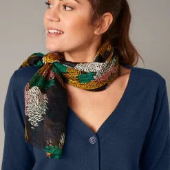 Trui En Vest<Colors&Co Vest in lamswol met V-hals en knoopsluiting marine