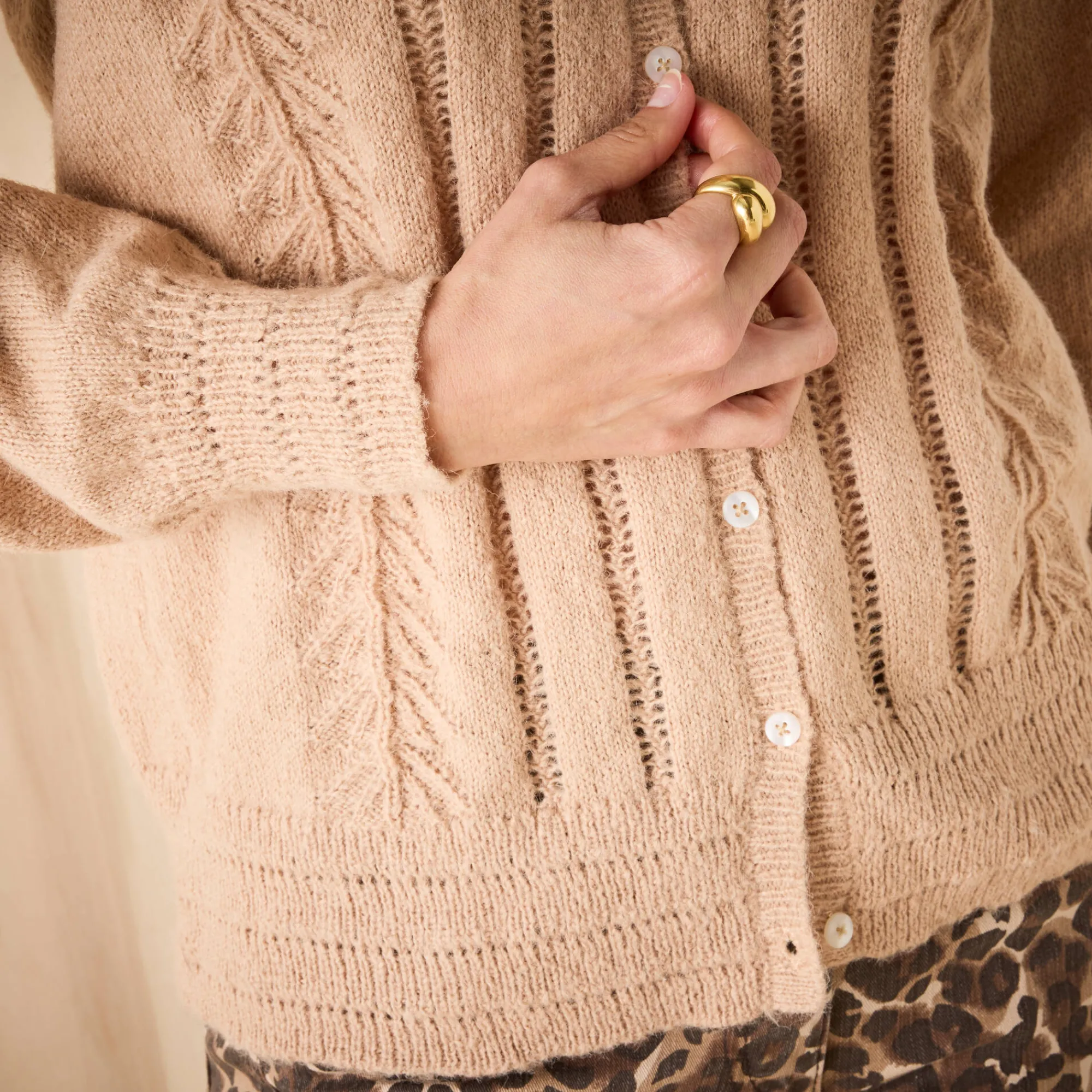 Trui En Vest<Blancheporte Vest met knopen en ronde hals, fantasietricot hazelnootbruin