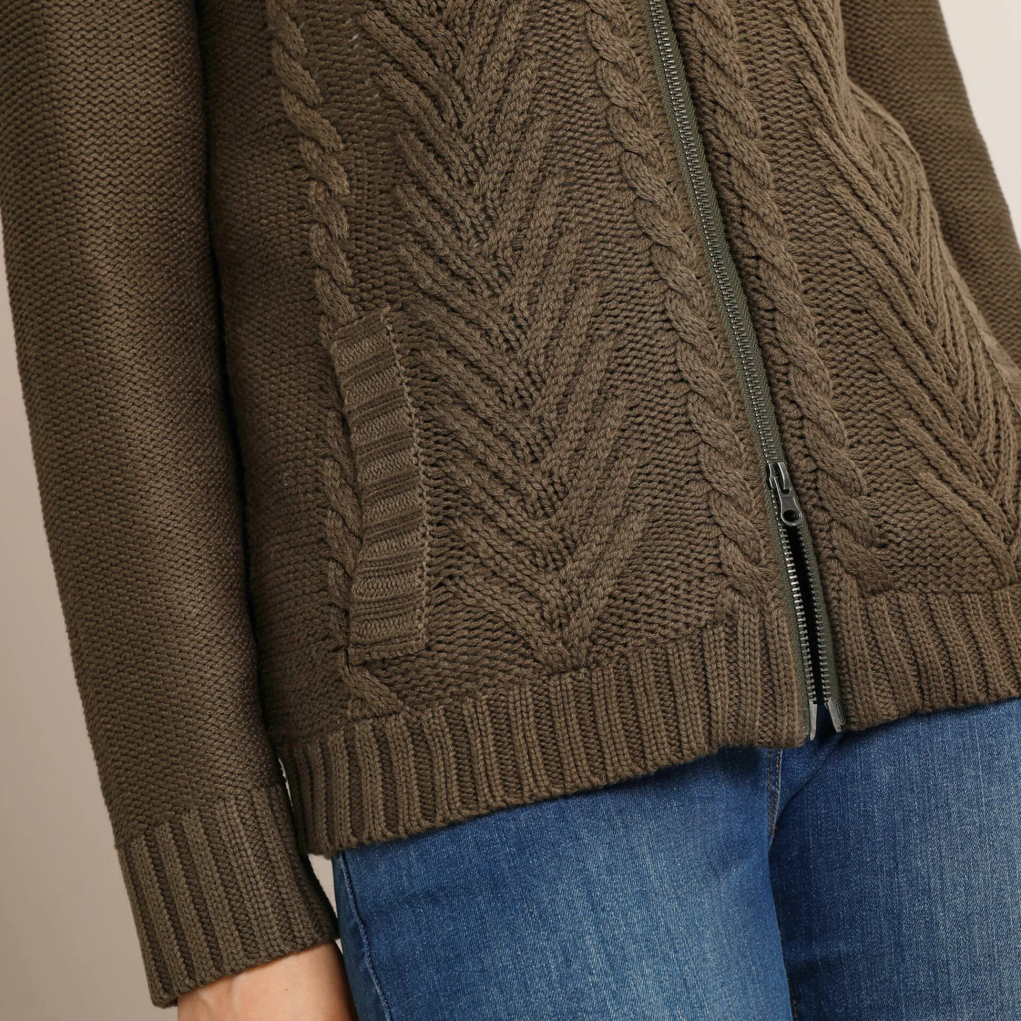 Trui En Vest<Blancheporte Vest met rits en kabelmotieven, gevoerd met pluchetricot donkerkaki