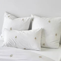 Effen Bedlinnen|Kussensloop<Blancheporte bedlinnen met geborduurde bloemen Colombine® wit
